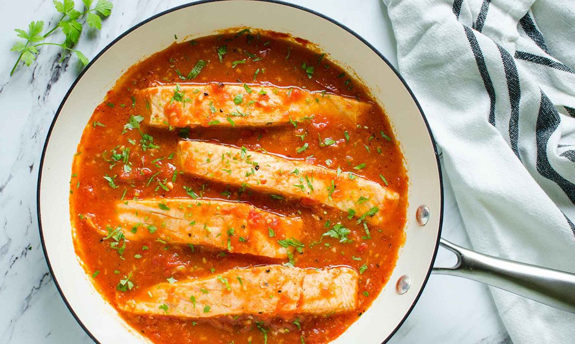 Рецепт: Крап во доматен сос