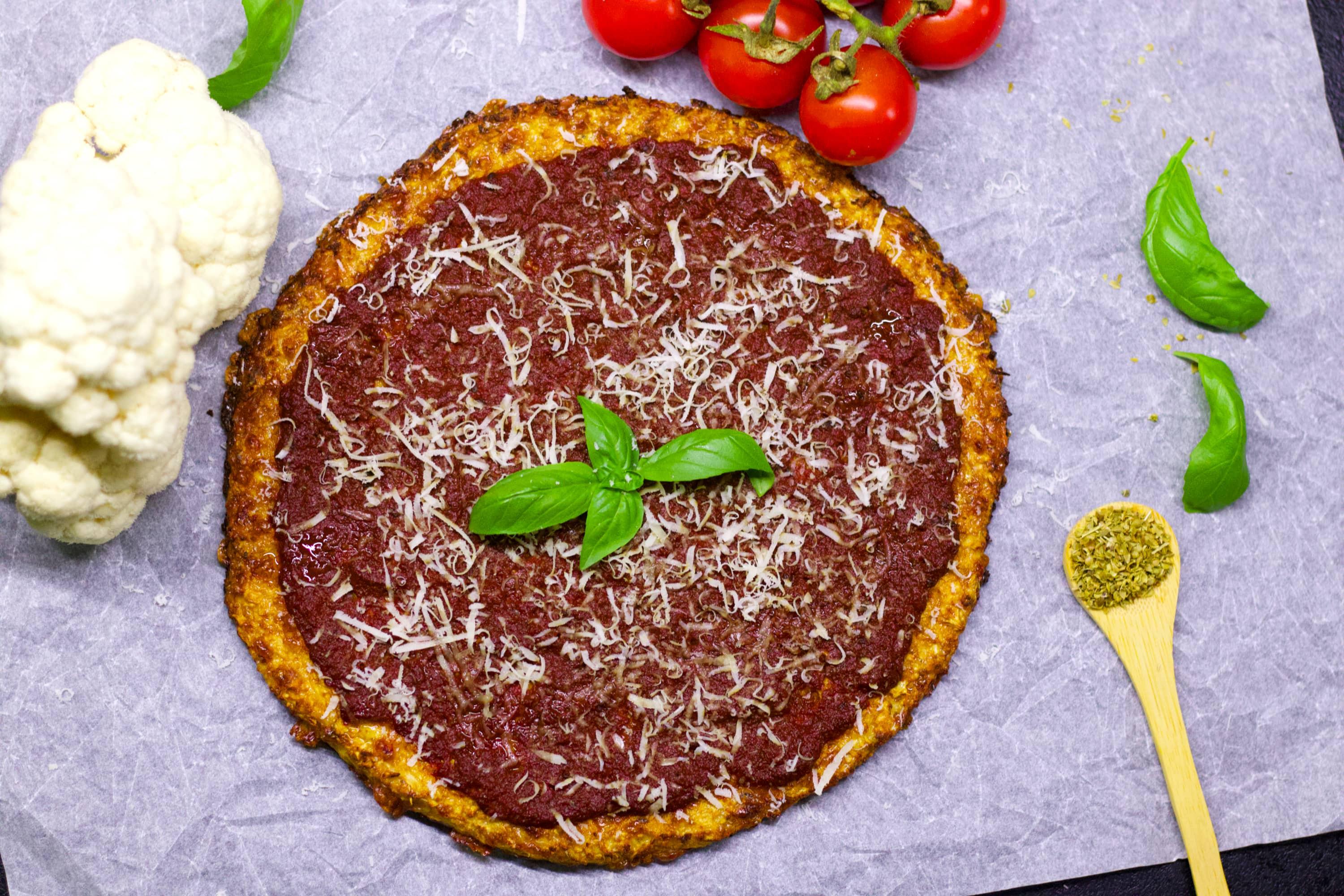 Рецепт: Пица од карфиол со сос од домати