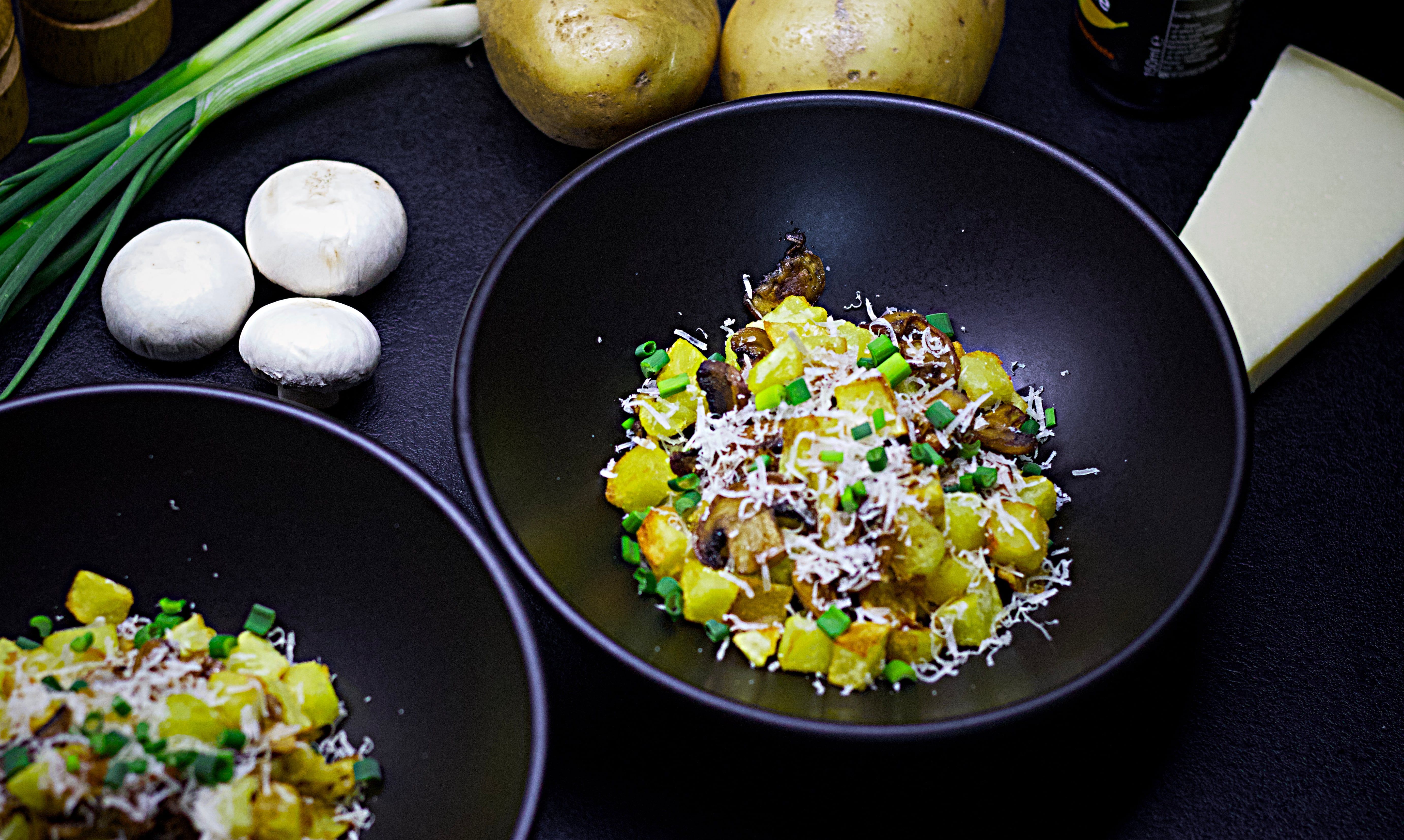 Рецепт: Пржени компири со печурки и соја сос